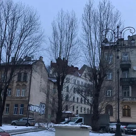 центр пл старий ринок In The Center Of поруч громадська парковка