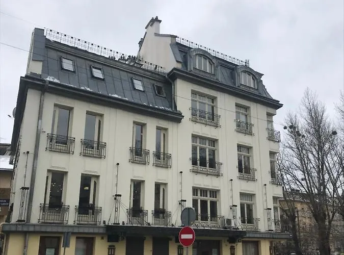 Square Apartment: Old Market View With Uninterrupted Power Lviv